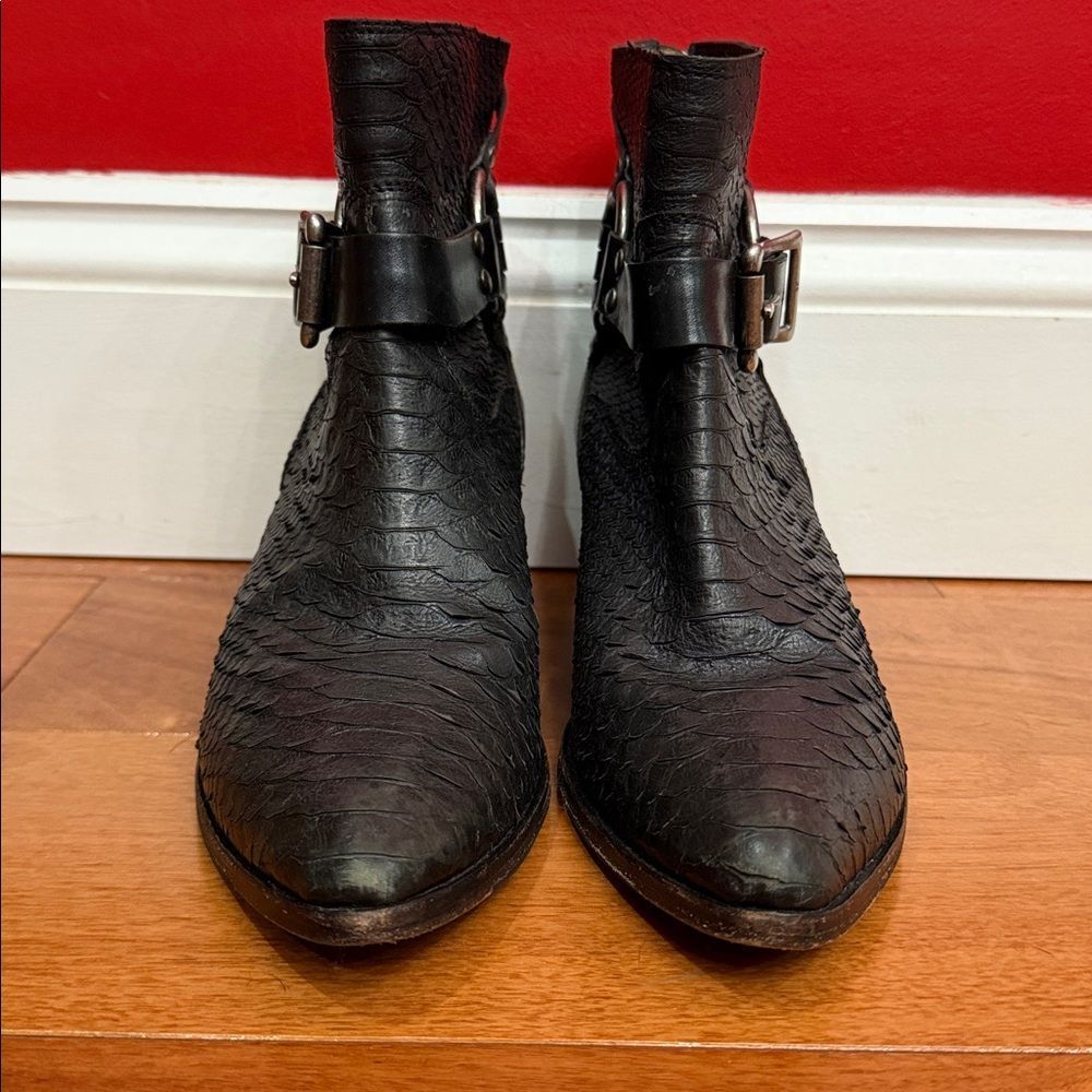 Frye Women's Black Zoe Ring Short Smooth Full Grain/Snakeskin Boots Size 6.5 - Picture 3 of 12